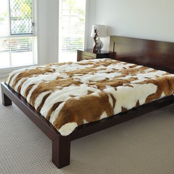 Alpaca Rugs: Auskin AlpacaHuyacaya Forma Cuero Rug 1.8 x 2.1