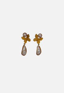 Luxe Eventwear: Flutterby Pearl Earrings