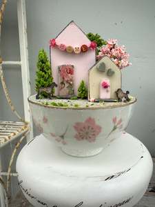 Home Gifts: Handmade Houses pink series Cottage set on cup stand