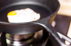Kitchen: Cast Iron Pan 26CM