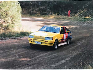 Toyota Corolla AE86 heated front screen