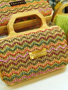 PANIKEKE SIKUEA WOOD CLUTCH BAG