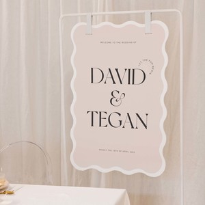 Wedding Signage: 'LOVE STRUCK' WELCOME SIGN