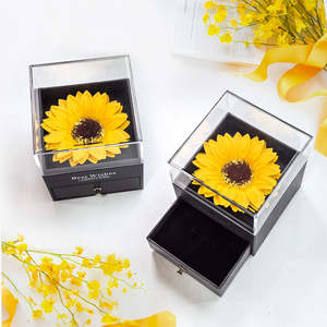 Home And Bar: Preserved Sunflower Gift Box
