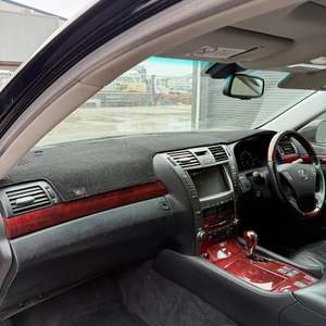 Toyota: Dash Mat to suit Lexus XF40 LS600 2006