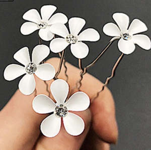 Wedding Accessories: Bridal White Flower Daisy Hairpins