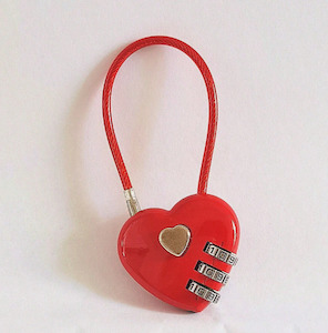Hardware: Heart Button Combo Padlock Red