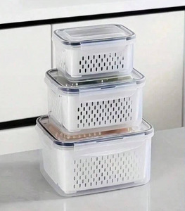 Hardware: Clip Lid Box with Strainer Basket