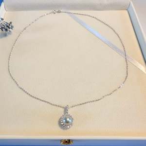 Pearl Necklace: Sunflower Akoya 8-9mm Grade AAAA+ Pendant Necklace