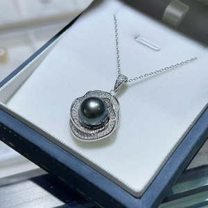 Pearl Pendant: Black Tahitian Pearl Rose Pendant