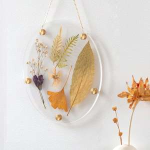 Gifts Under 50: Circular Keepsake Frame