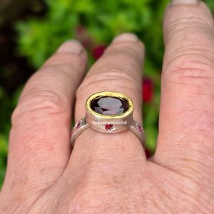 Empress ring. 10x8mm Tanzanian garnet, rubies, silver and 24ct gold. Size P1/2. &hellip;