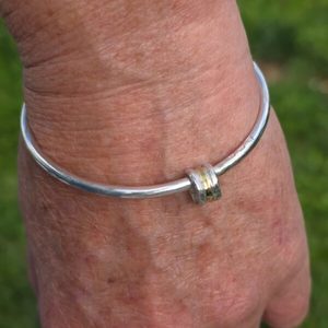 Products: Roller bangle, 3mm silver with silver and 18ct gold. Internal diameter 62mm - Penelope Barnhill Jewellery