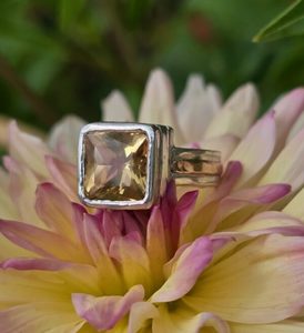 Products: Medieval ring. 9mm princess citrine, silver and 9ct red gold. Size M. - Penelope Barnhill Jewellery