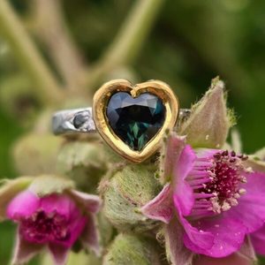 1.62ct green/teal Australian parti sapphire heart ring. silver, 24ct gold, and s&hellip;