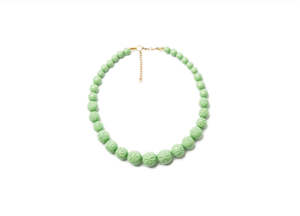 TEA HEAVY CARVE BEAD NECKLACE