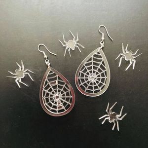 CLEAR SPIDERWEB EARRINGS