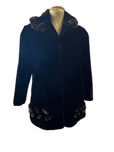 JIANG YING FU SHI FAUX FUR COAT | L