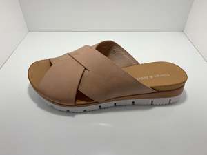 D J: Lilat Leather Slide D & J