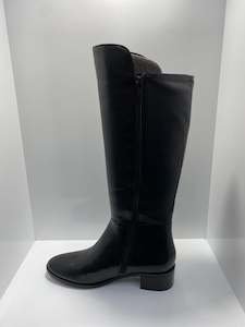 Long Boots: Le Sansa Tresgo Long Leather Boot