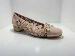 PItillos PI1401 Low Heel Court Shoe