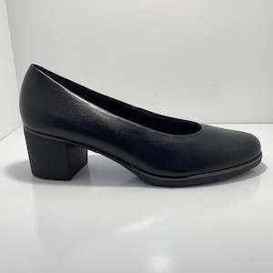 Court: Pitillos Black Leather Medium Heel PI1030