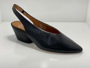 Court: Hat Slingback