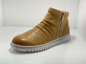 Efegie: Clasp Boot - Zip - Short