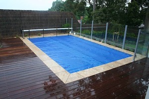 Frontpage: 8 × 5m Pool Cover & Roller – Reduces Evaporation & Retains Heat