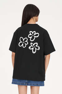 Womenswear: Relax Tee 220/Daisy