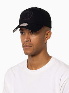 Headwear: NFL Black On Black Flex 110 Snapback - Oakland Raiders