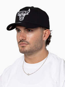NBA Black & White Flex 110 Snapback - Chicago Bulls