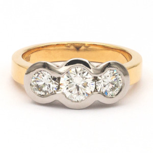 Ring: 18ct Gold 3 Stone Rubover Set Ring