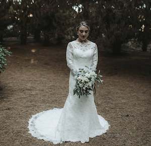 Wedding Flowers Tight In White: Step 1. Choose your style