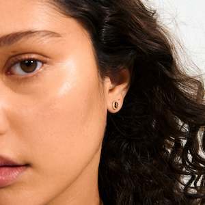 Gold Plated Earrings: Between Recycled Brown Earrings - Gold Plated