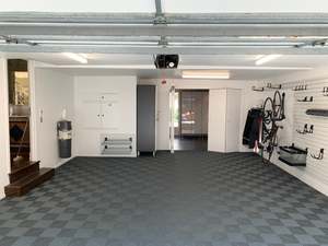SHOWROOM Garage & Storage Room