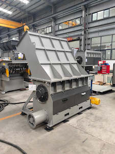 Shredders Feeding Systems: Pallet Shredder - V1300PT