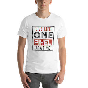 Men T Shirts: Mens Live Life One Pixel At A Time T-shirt