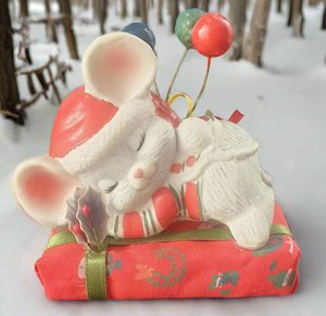 Christmas: Vintage Christmas Sleeping Mouse Ornament (1991)
