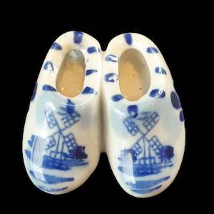 Vintage Delft Blue Shoes Brooch