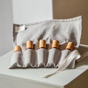 Aromatherapy travel pouch: Essential Oils Travel Pouch