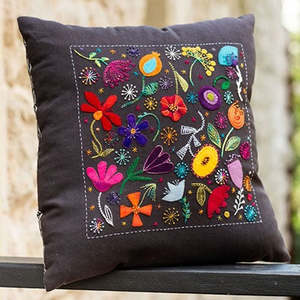 Wendy Williams Patterns: Scattered Flowers Cushion Pattern - Wendy Williams