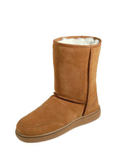 Womens Shoes: Ugg boot Piha Short - Walnut