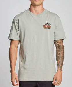 Mens T Shirts Polos: The Mad Hueys The Island Captain SS Tee - Faded Dust