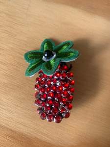 Giftware: Strawberry Brooch