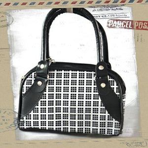 Handbags & Clutches: Little Handbag