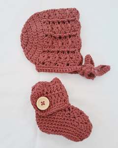Sets: Shell Bonnet & Bootie Set