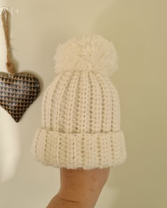Accessories: Pom Pom Beanie - Snow