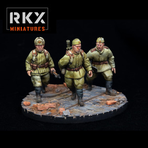 Soviet Light Mortar team deploying