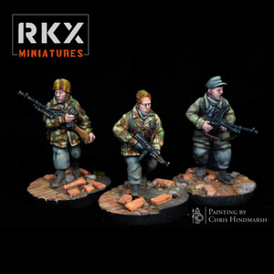 German Infantry: Fallschirmjäger with looted weapons